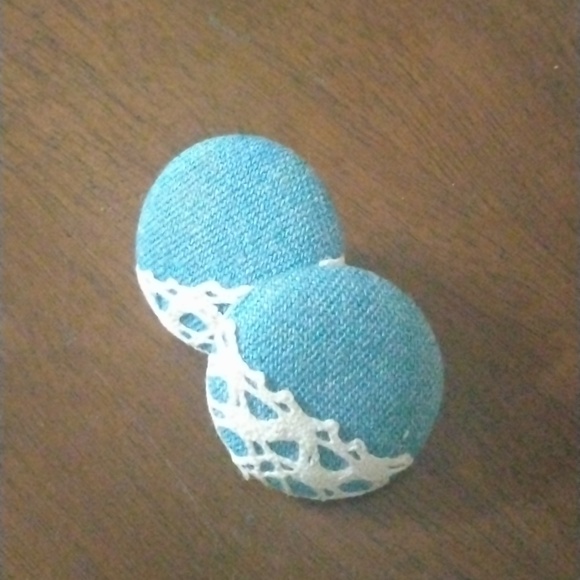 Jean and lace button earrings - Picture 1 of 3